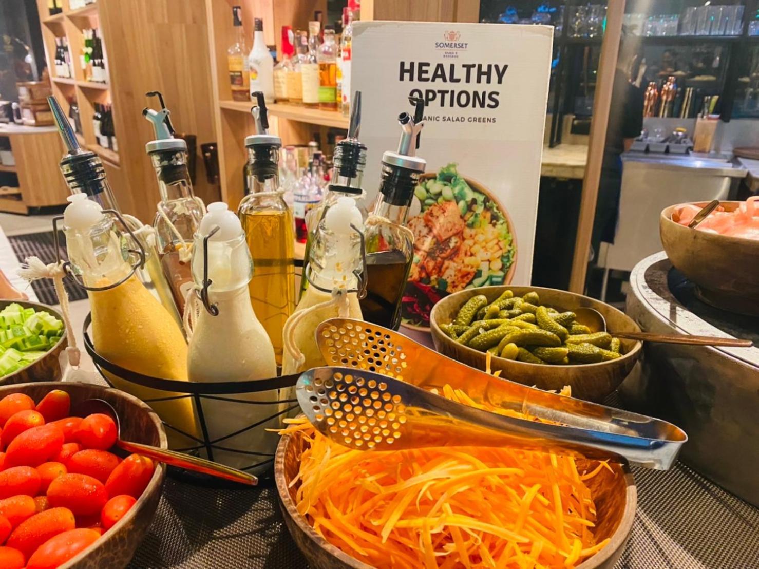 Somerset Rama 9 Bangkok Exteriér fotografie Healthy options at a buffet