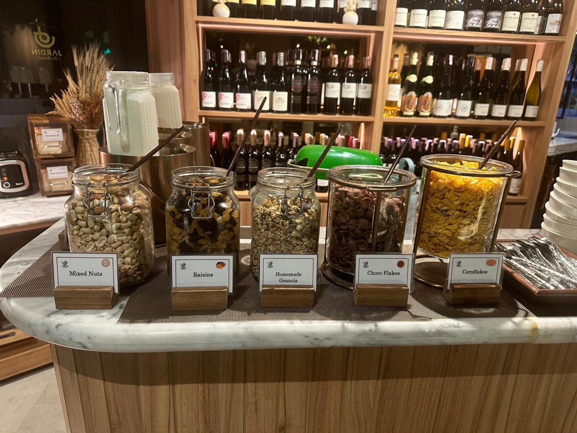 Somerset Rama 9 Bangkok Exteriér fotografie Dried tea leaves at a tea bar