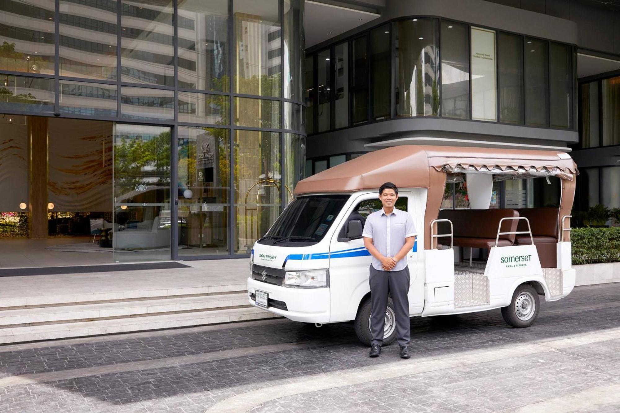 Somerset Rama 9 Bangkok Exteriér fotografie The hotel's Tuk Tuk