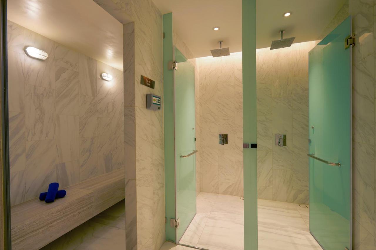 Somerset Rama 9 Bangkok Exteriér fotografie Shower room